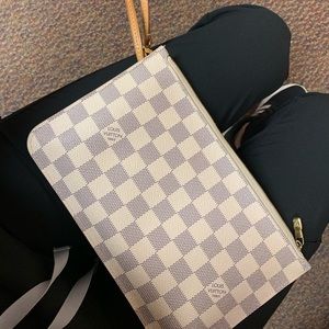 NeverFull Louis Vuitton Wristlet